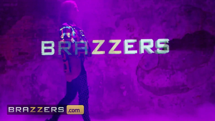 Горячая сучка не отпустила парня, пока не выебал в анал